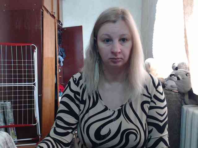BustyBlondy webcam