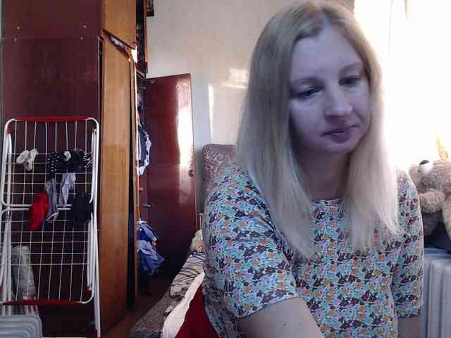BustyBlondy webcam