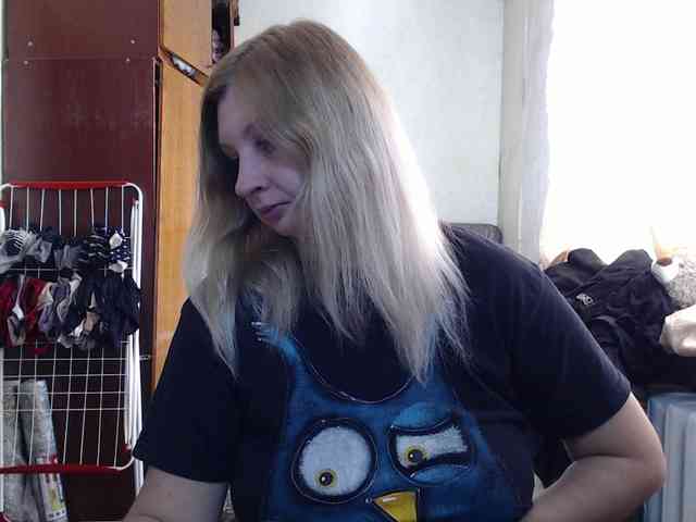 BustyBlondy webcam