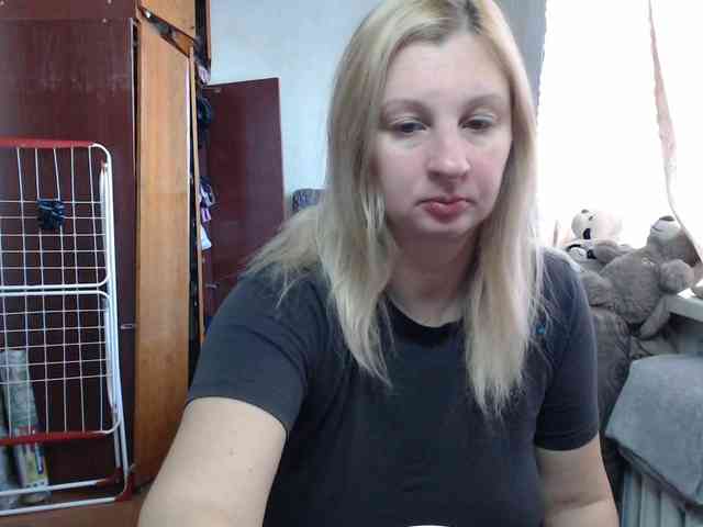 BustyBlondy webcam