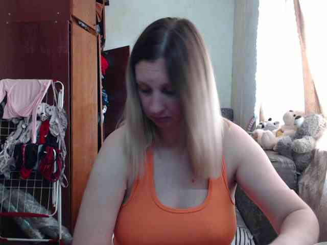 BustyBlondy webcam