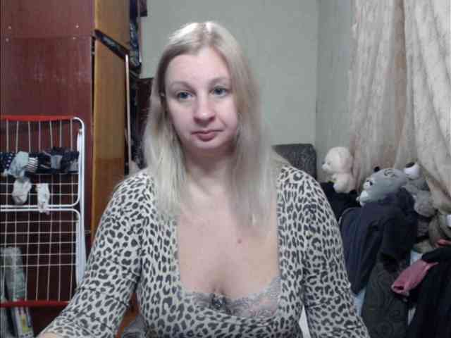 BustyBlondy webcam