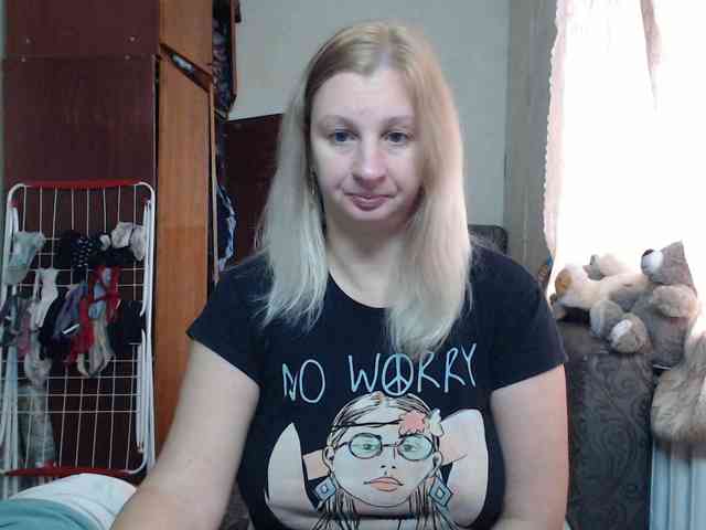 BustyBlondy webcam