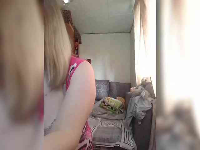 BustyBlondy webcam