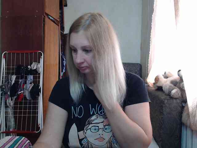 BustyBlondy webcam