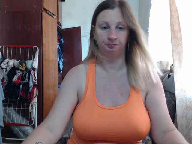 BustyBlondy webcam