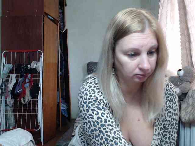 BustyBlondy webcam