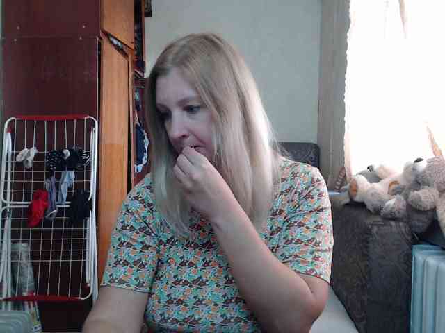 BustyBlondy webcam