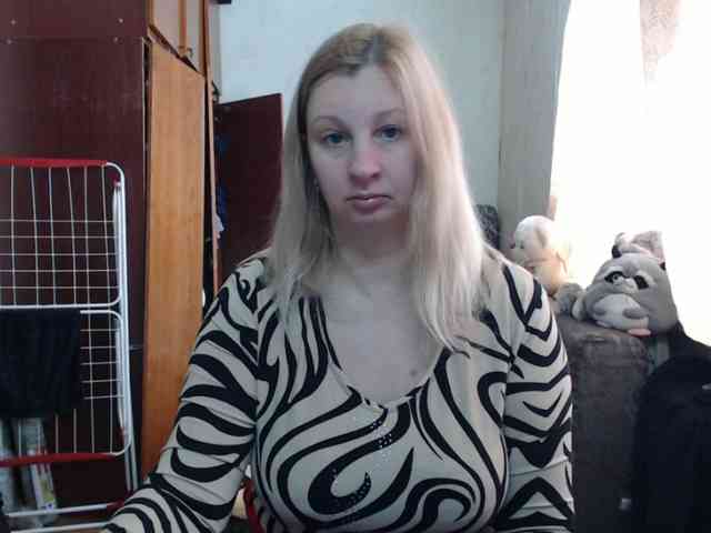 BustyBlondy webcam