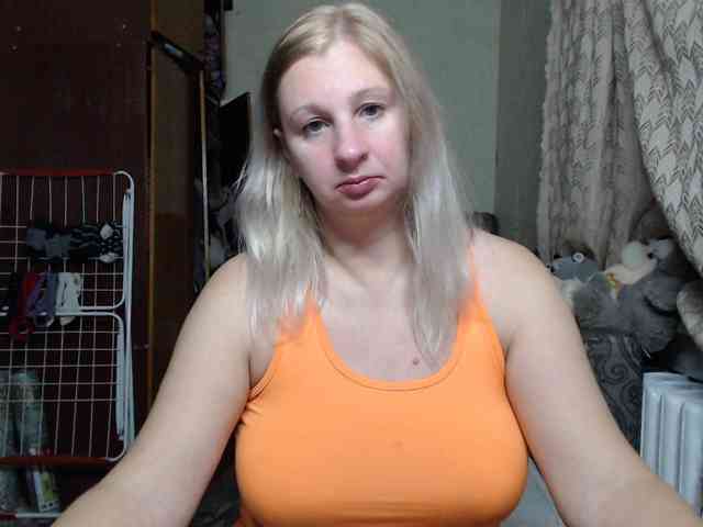BustyBlondy webcam