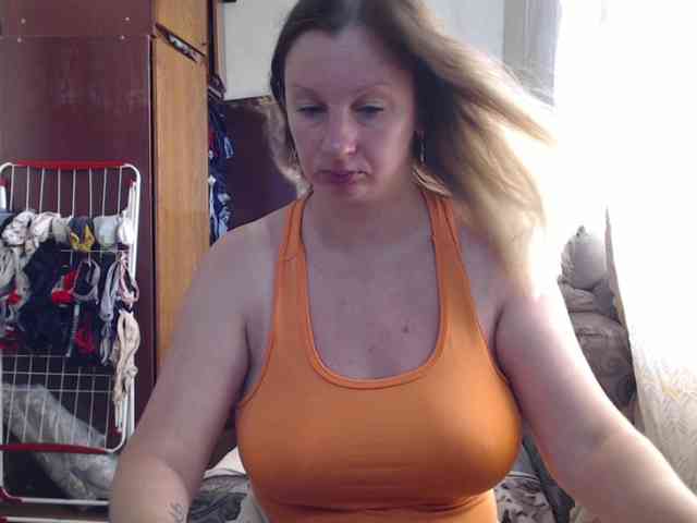 BustyBlondy webcam