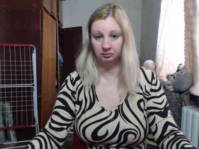 BustyBlondy webcam