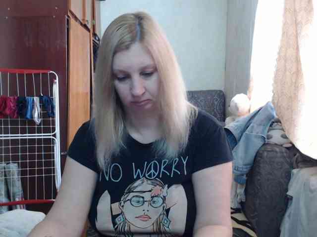 BustyBlondy webcam