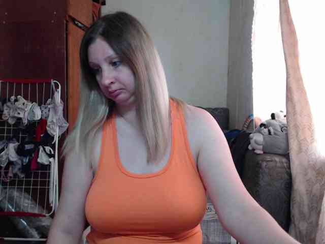 BustyBlondy