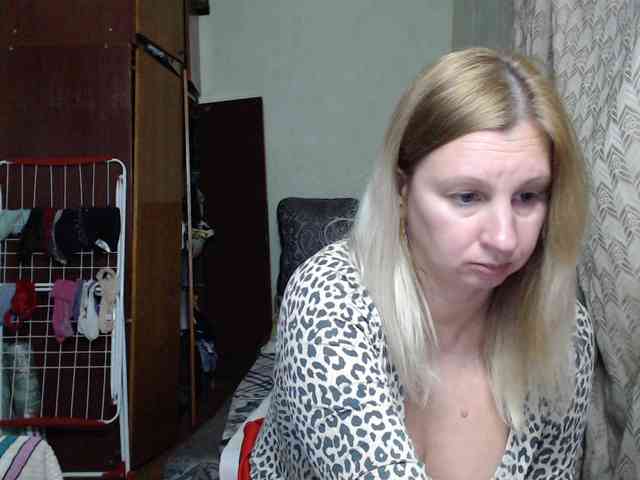 BustyBlondy