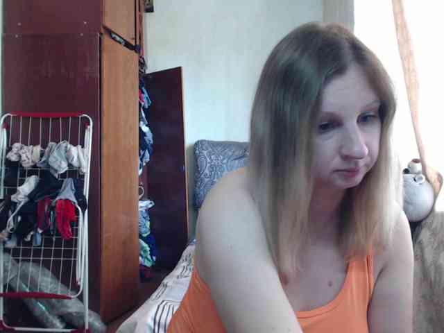 BustyBlondy webcam