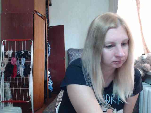 BustyBlondy webcam