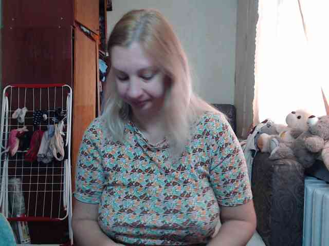BustyBlondy webcam
