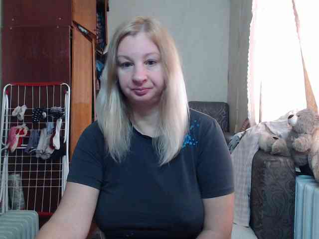 BustyBlondy webcam