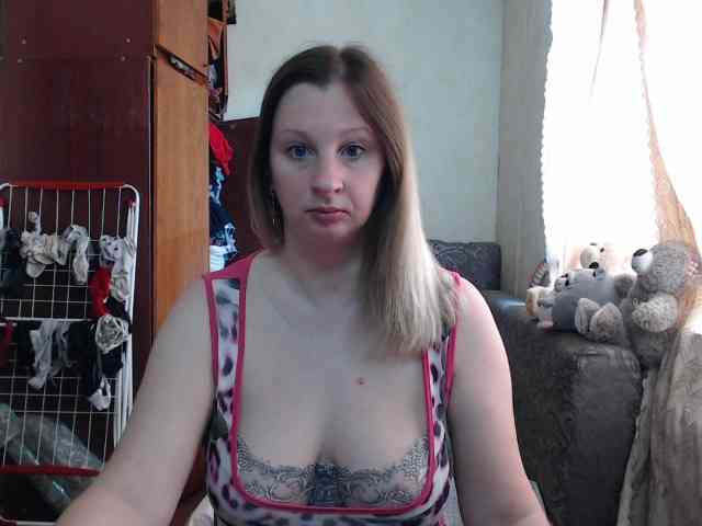 BustyBlondy webcam