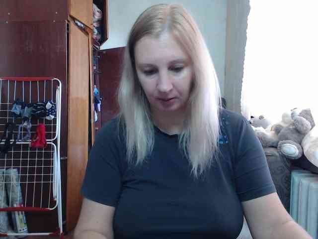 BustyBlondy webcam