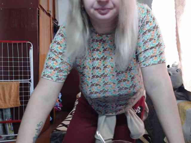 BustyBlondy webcam