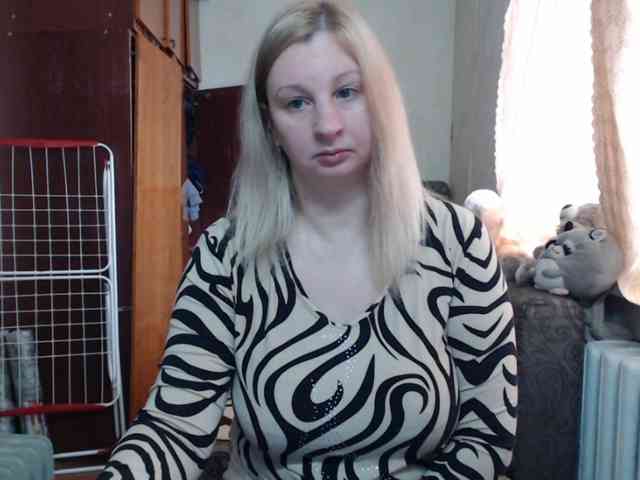 BustyBlondy webcam