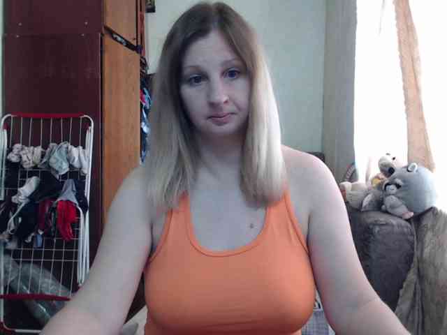 BustyBlondy webcam
