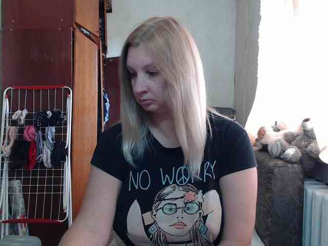 BustyBlondy webcam