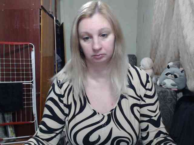 BustyBlondy webcam