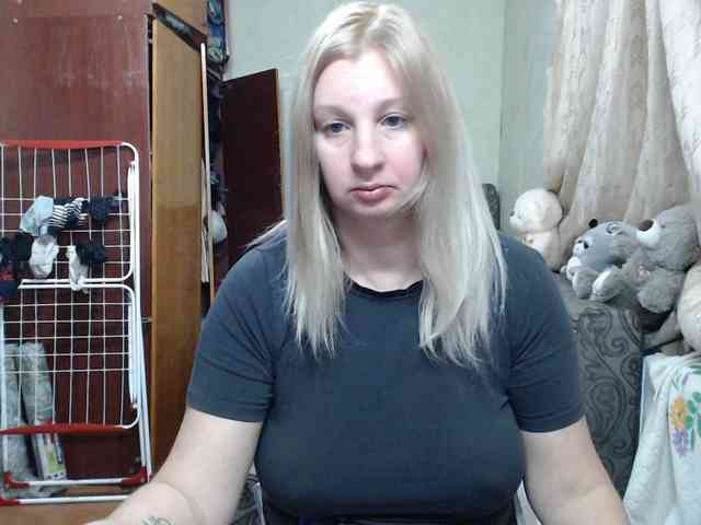 BustyBlondy webcam