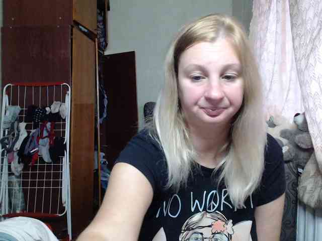 BustyBlondy webcam