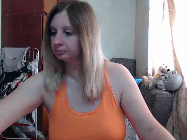 BustyBlondy webcam