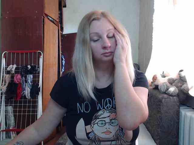 BustyBlondy webcam