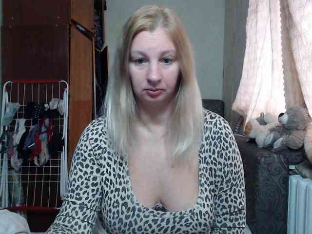 BustyBlondy webcam