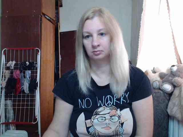 BustyBlondy webcam