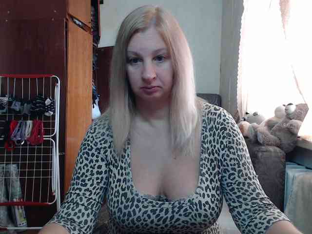 BustyBlondy webcam