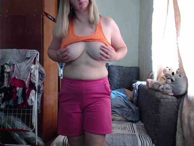 BustyBlondy