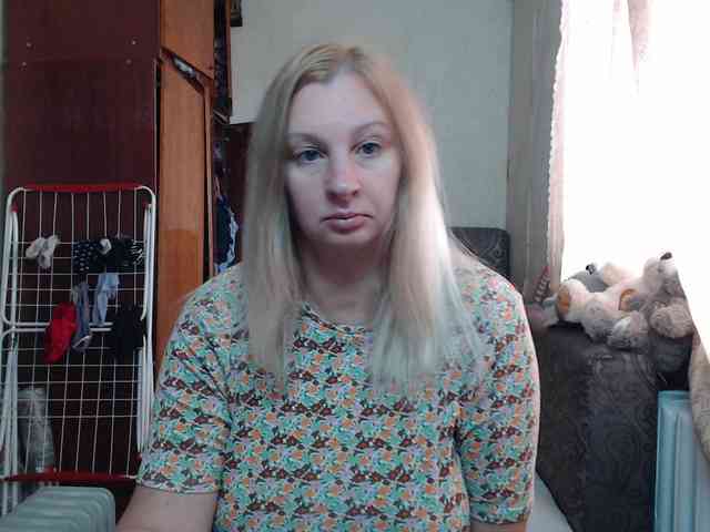 BustyBlondy webcam