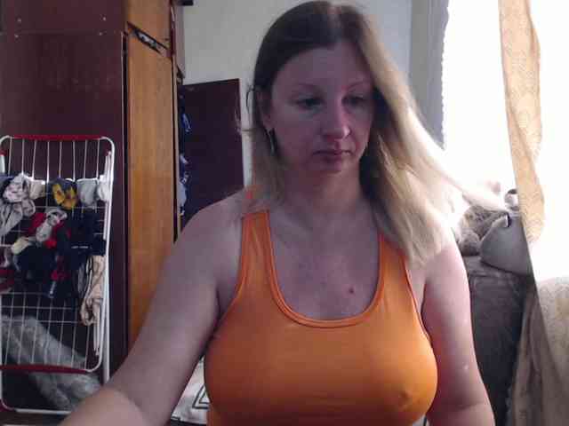 BustyBlondy webcam
