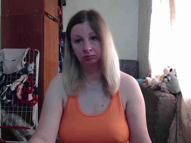 BustyBlondy webcam