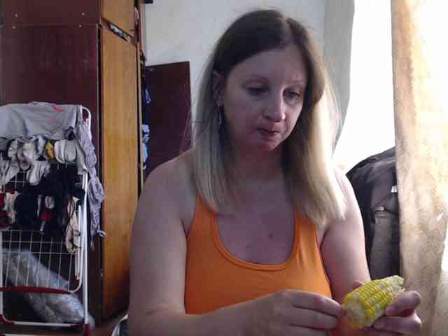BustyBlondy webcam