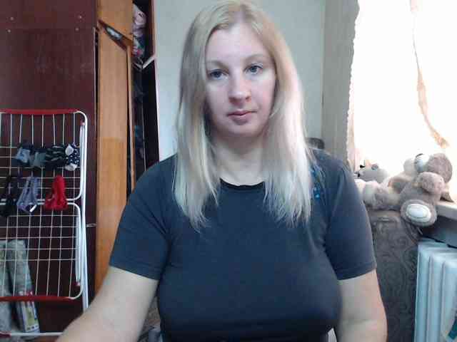BustyBlondy webcam
