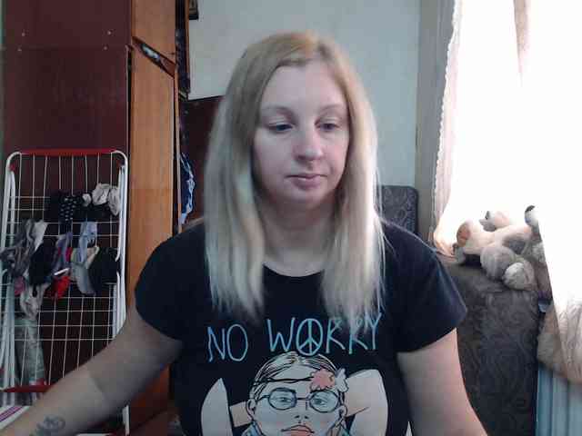 BustyBlondy webcam