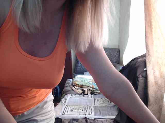 BustyBlondy webcam