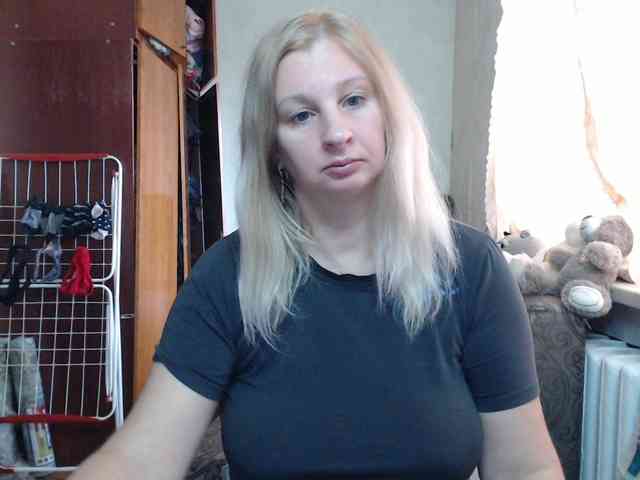 BustyBlondy webcam