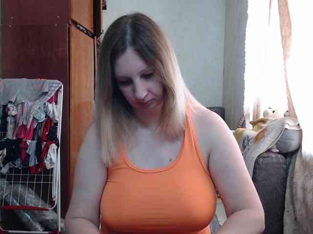 BustyBlondy webcam