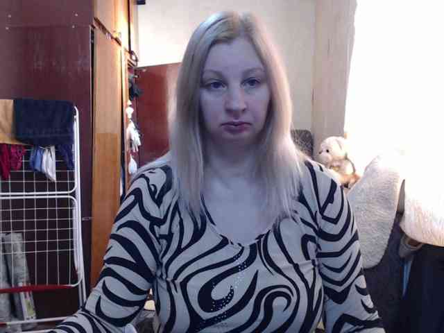 BustyBlondy webcam