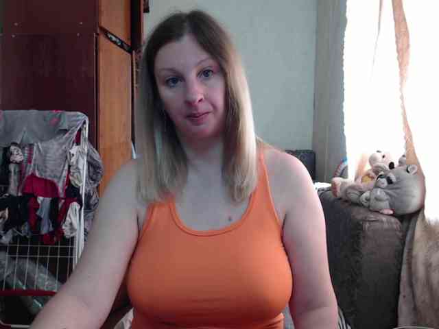 BustyBlondy webcam