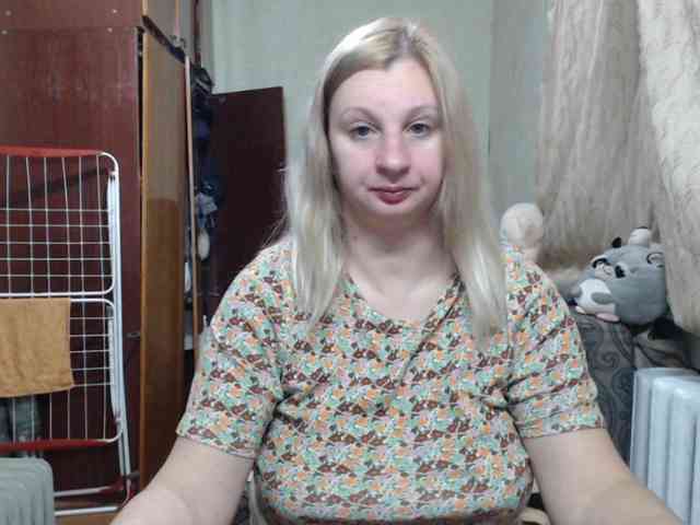 BustyBlondy webcam